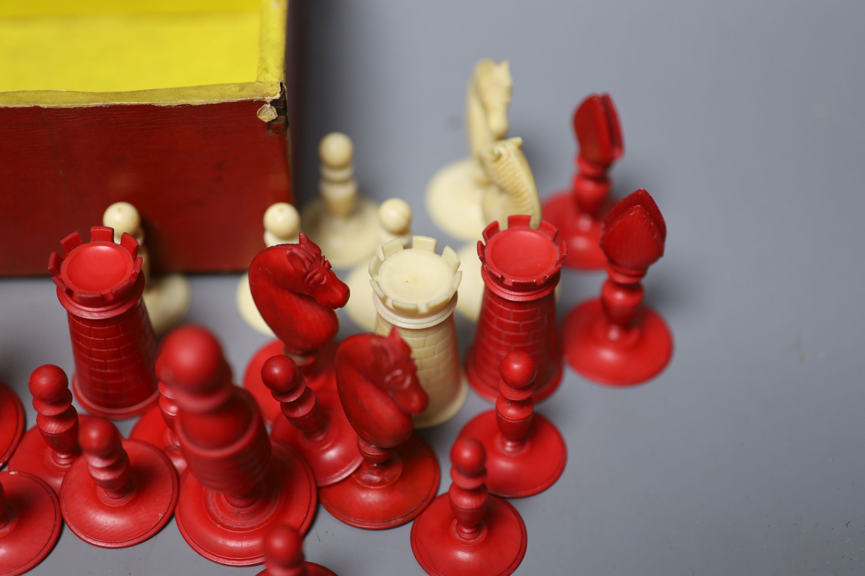 A 19th century red stained and natural ivory chess set, Kings 8.2 cm